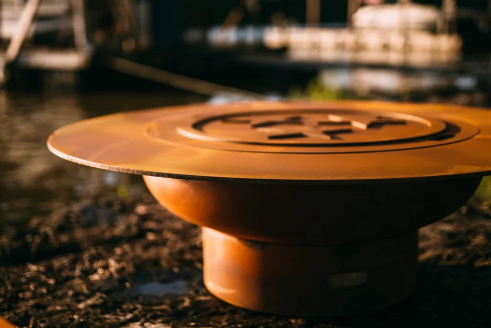 Saturn w/lid Fire Pit
